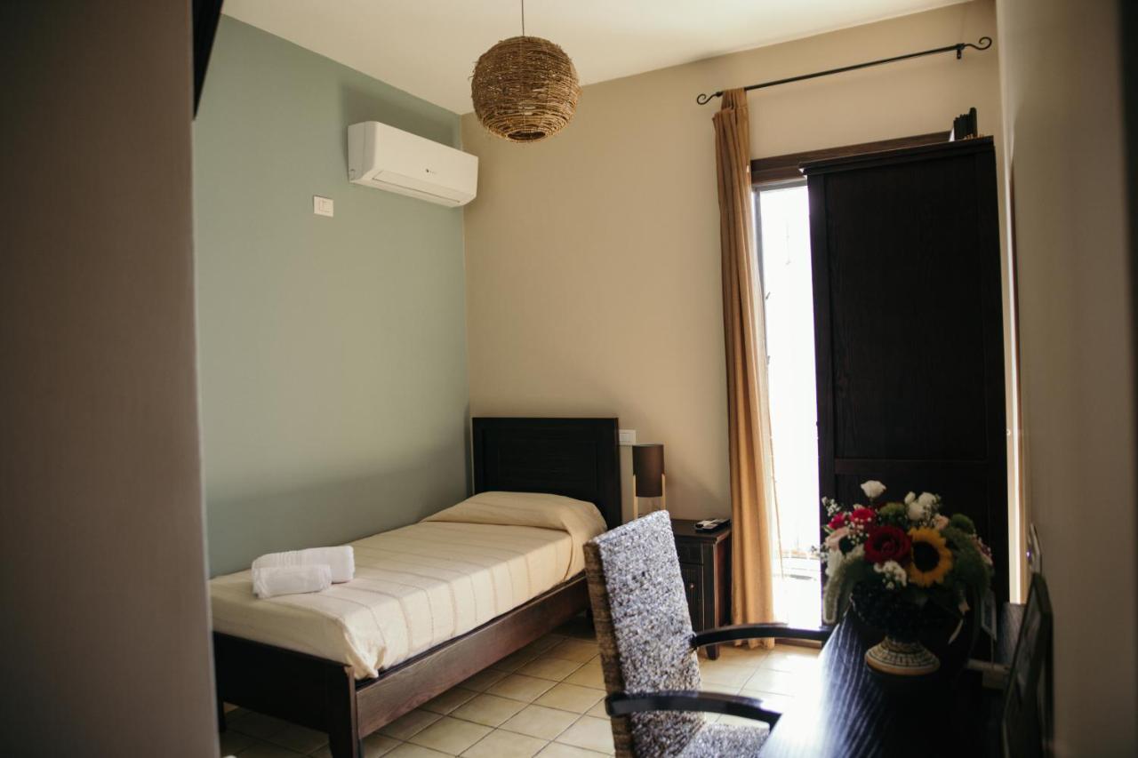 Le Antiche Colonne Bed & Breakfast Cinquefrondi Екстериор снимка